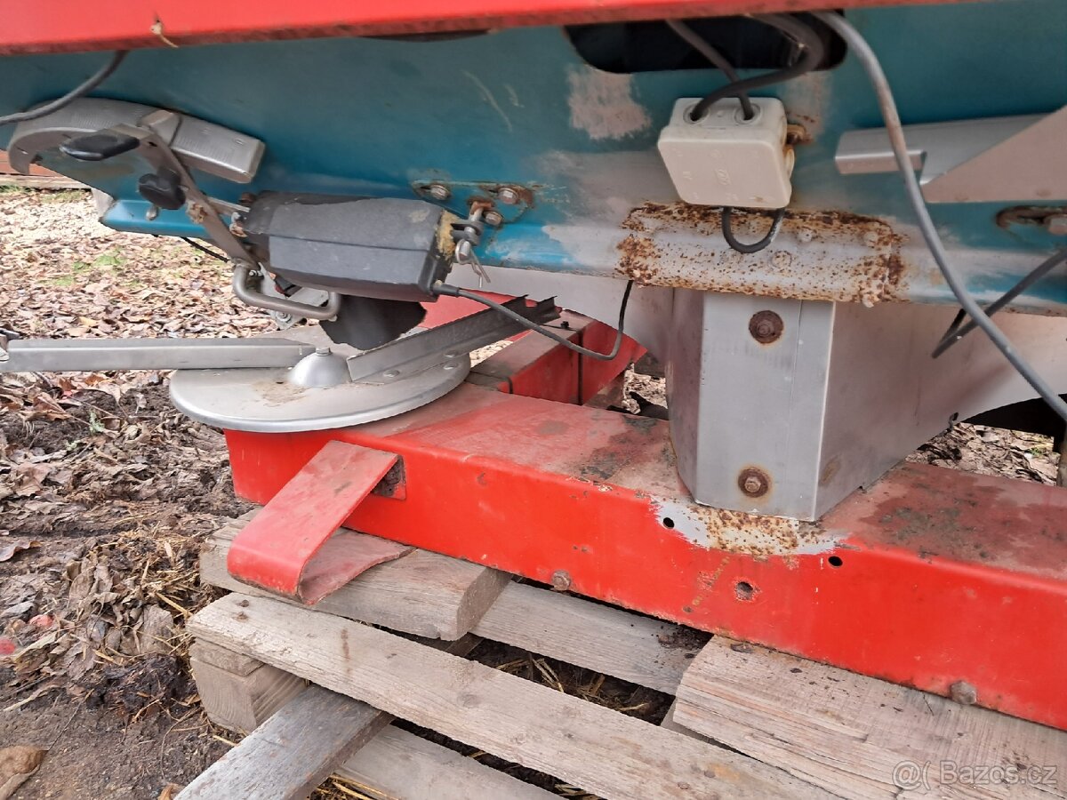 Prodam rozmetadlo průmyslových hnojiv - 4