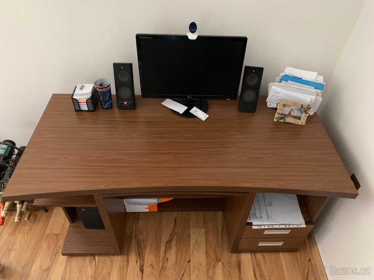 Pracovní stůl - PC - 4