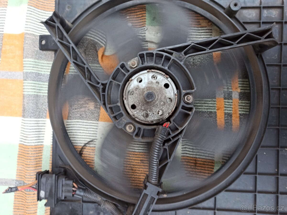 Prodám Fabia 1 - ventilátor chladiče i s rámem - 4
