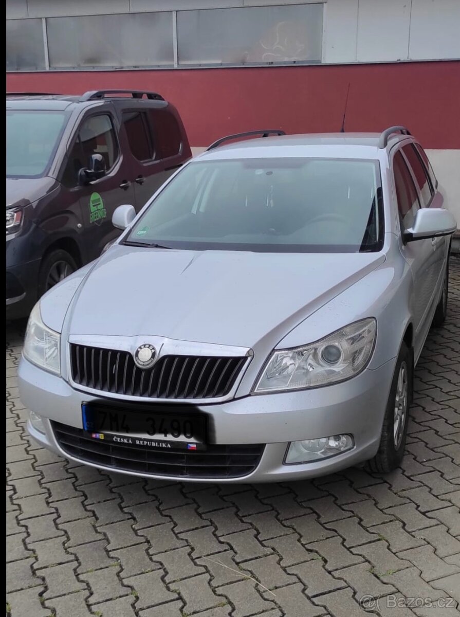 Prodej Škoda Oktavia 1,6 Ambiente Combi - 4