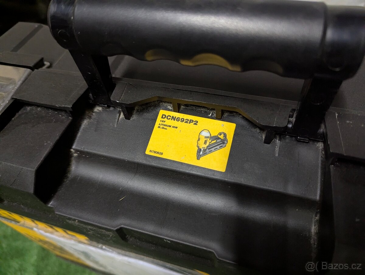 hřebíkovačka DeWALT DCN692P2 - 4