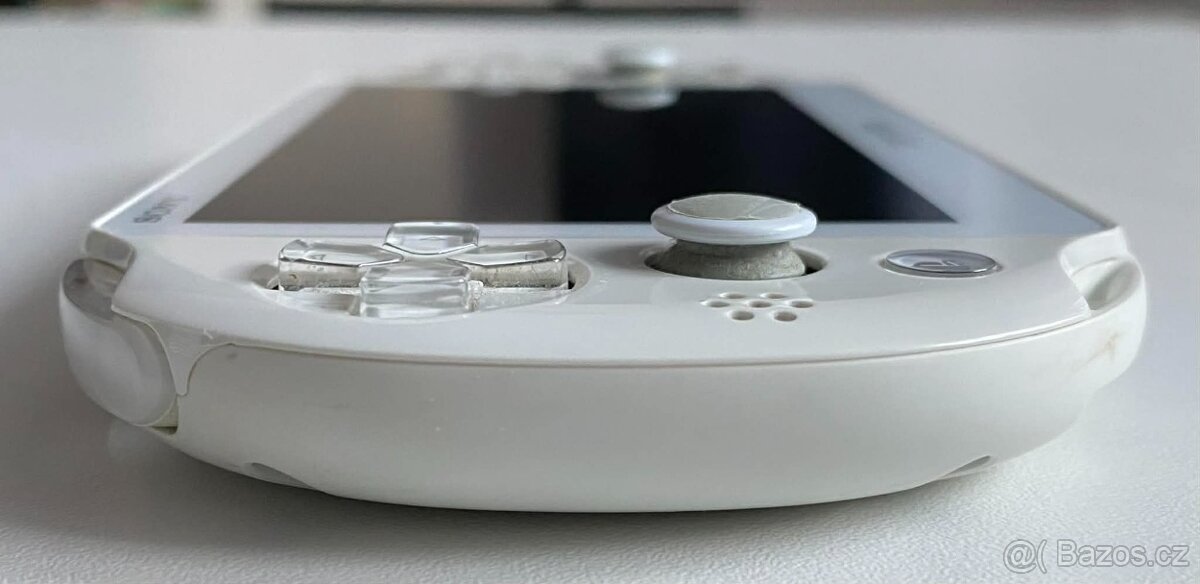 PS Vita 2000 White ( Slim ) + 64gb - 4