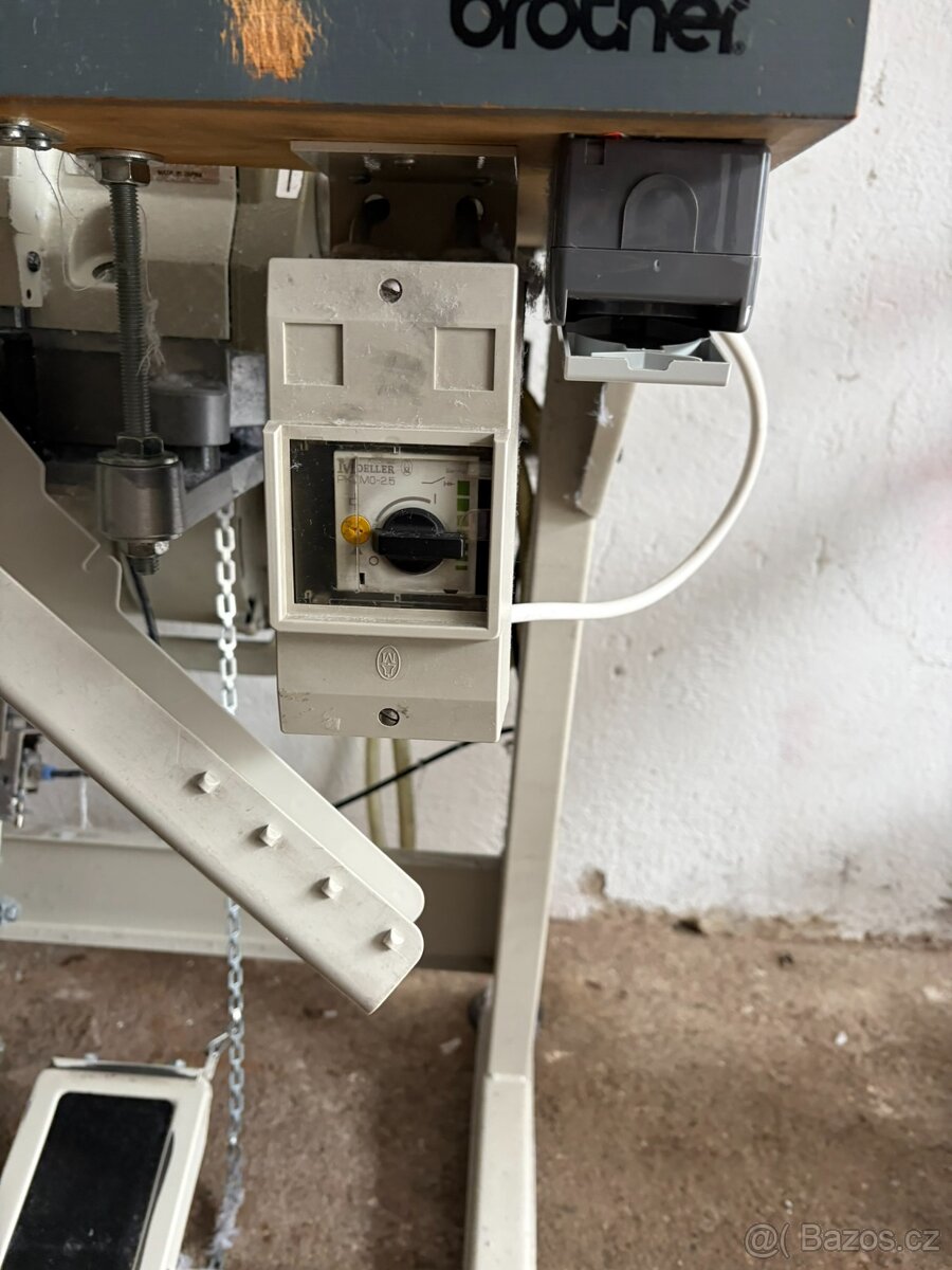 Průmyslový šicí stroj / Overlock Brother MA4-V92 - 4