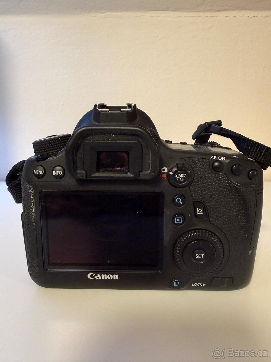 Canon EOS - 4