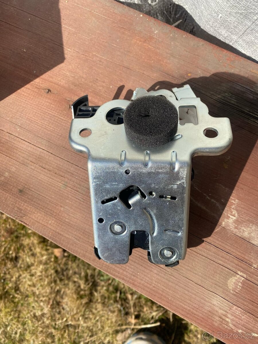 Zámek výklopných zadních dveří - 4