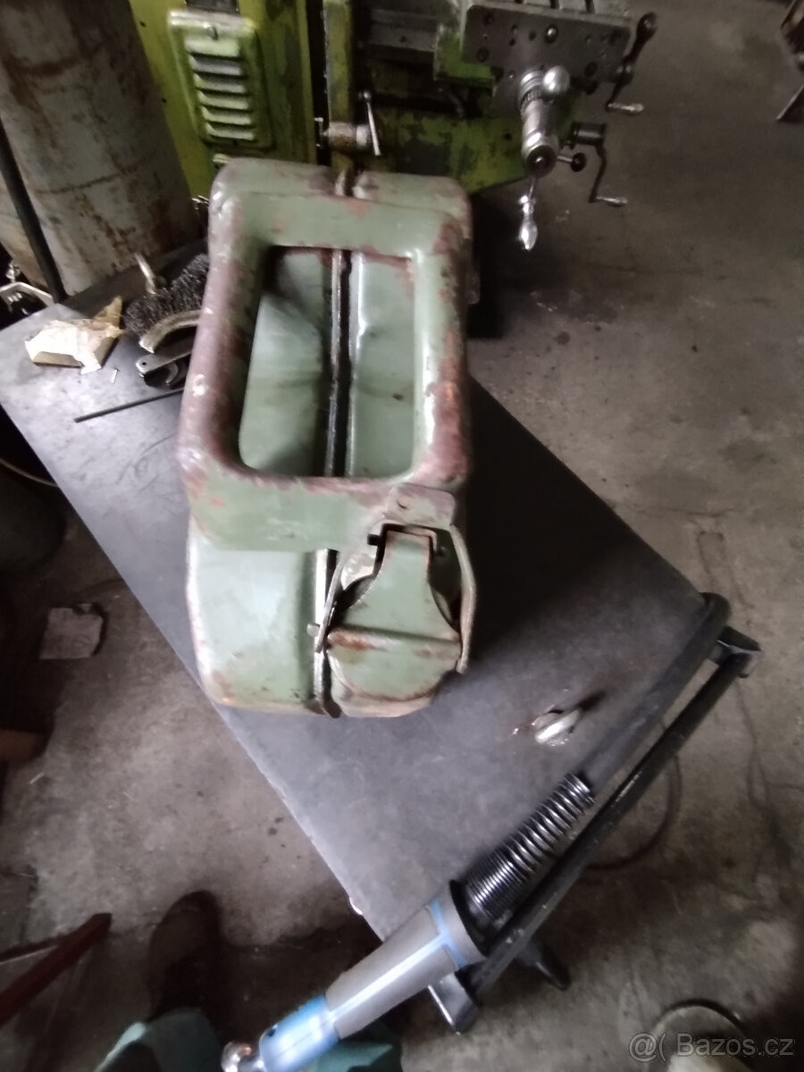 kanystr 5 litrů DDR - 4