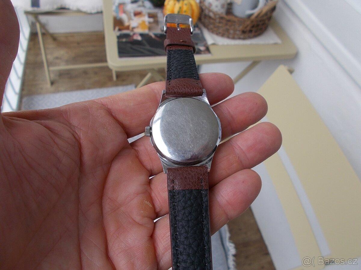 oblibene krasne funkcni hodinky prim Pyzamo rok 1985 - 4