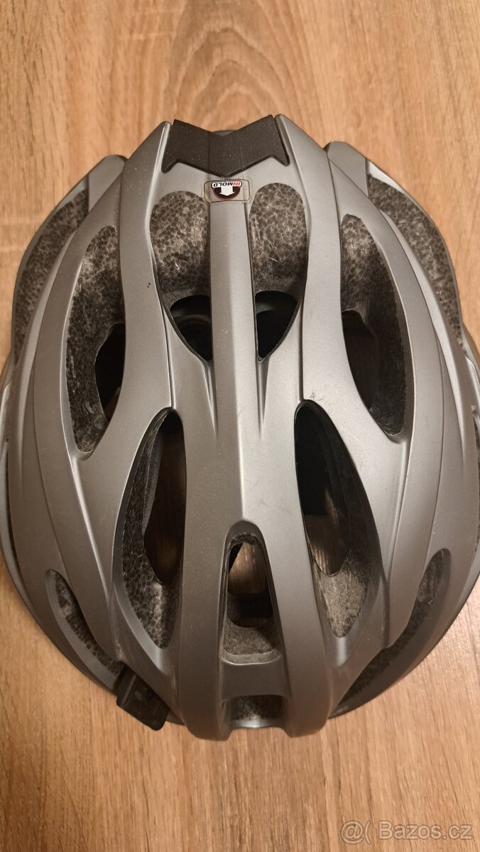 Cyklistická helma - super stav - 4