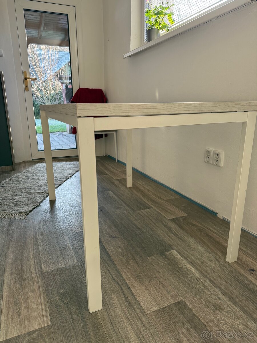 Jídelní stůl v dekoru bílého dřeva - 4