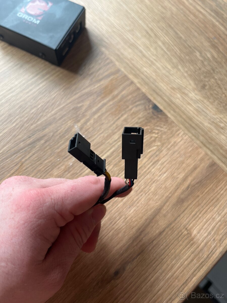 GROM U2i BMW E46 USB adaptér - 4