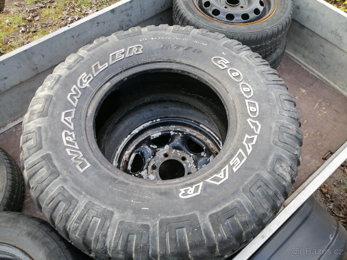 Pneu M/T Goodyear 305/70R16 - 4