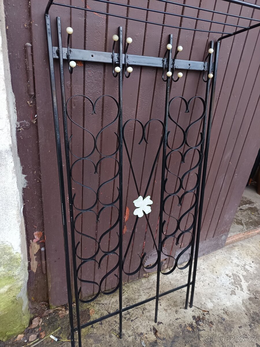 KOVANÁ STĚNA -VEŠAK SLEVA - 4