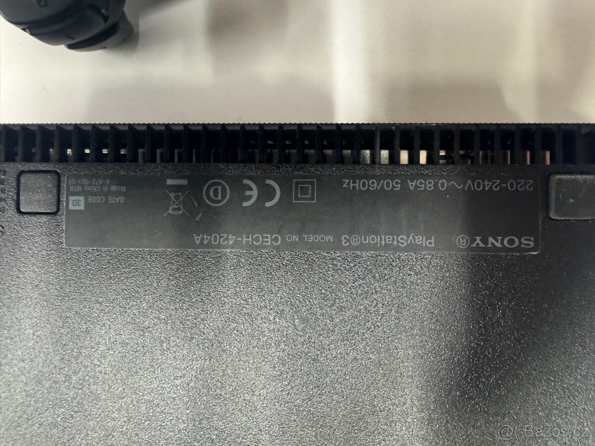 PS3 super slim + ovladač - 4