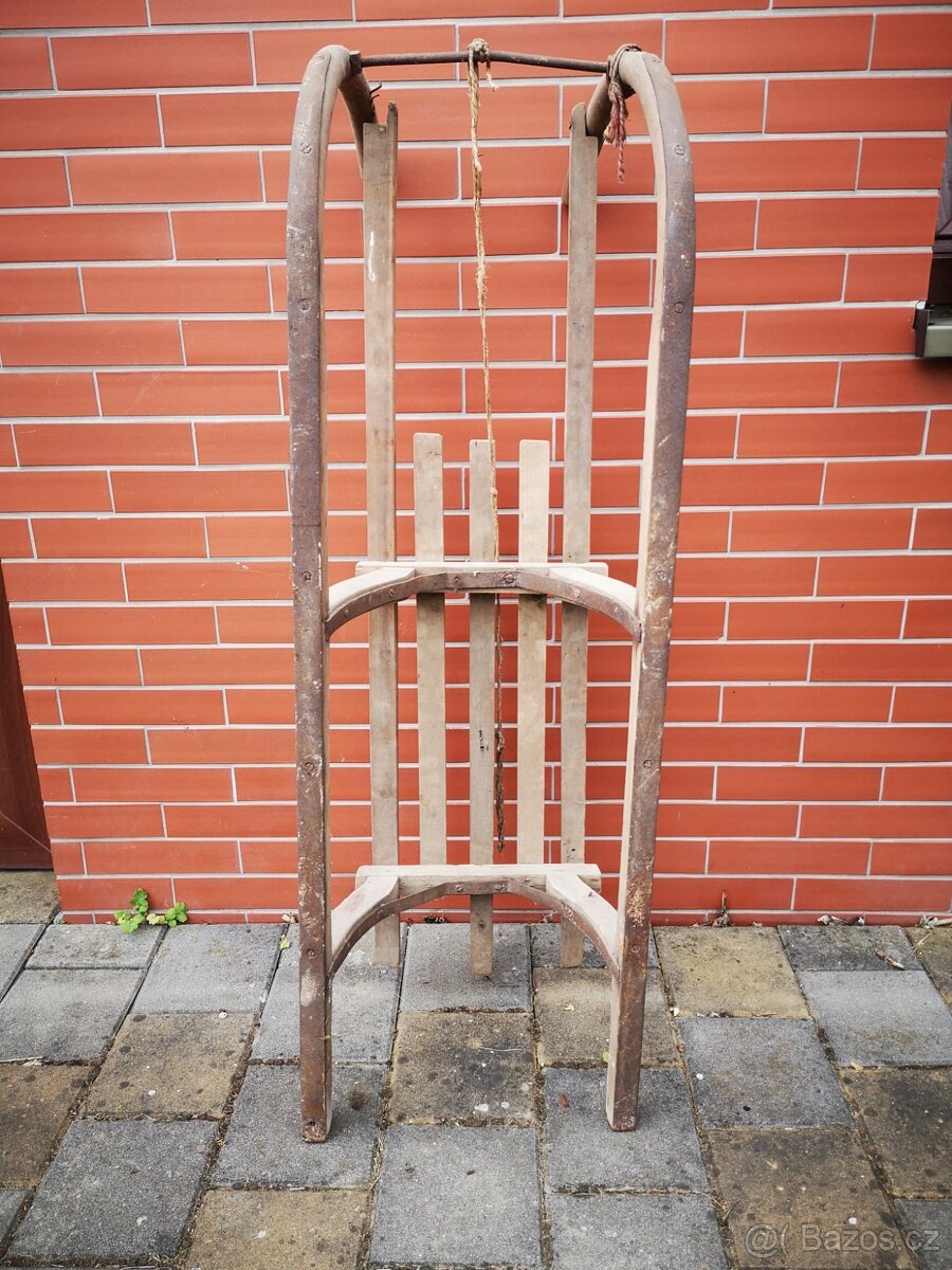 staré dřevěné sáně - 4