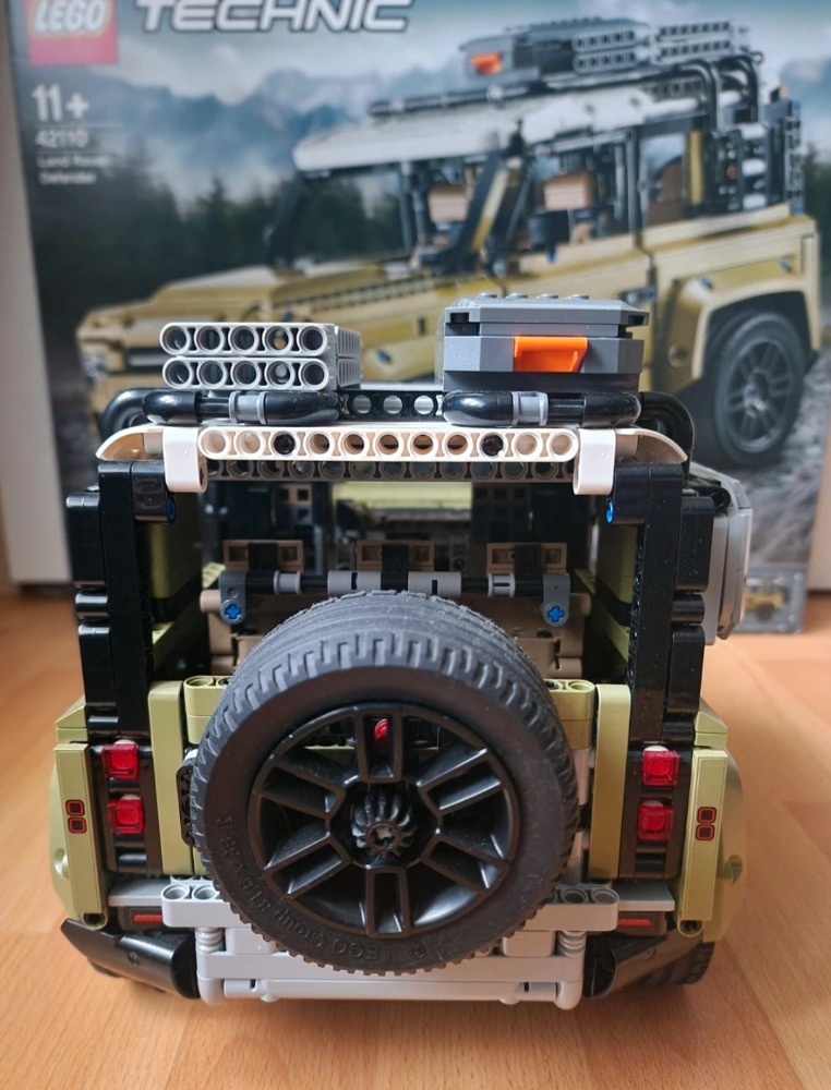 Lego Technic 42110 Land Rover - 4