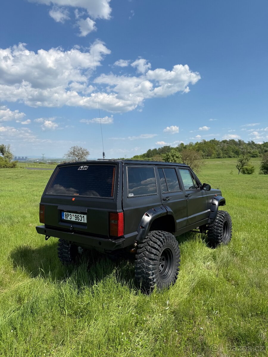 Jeep Xj 4.0 Patrol nápravy vše v TP