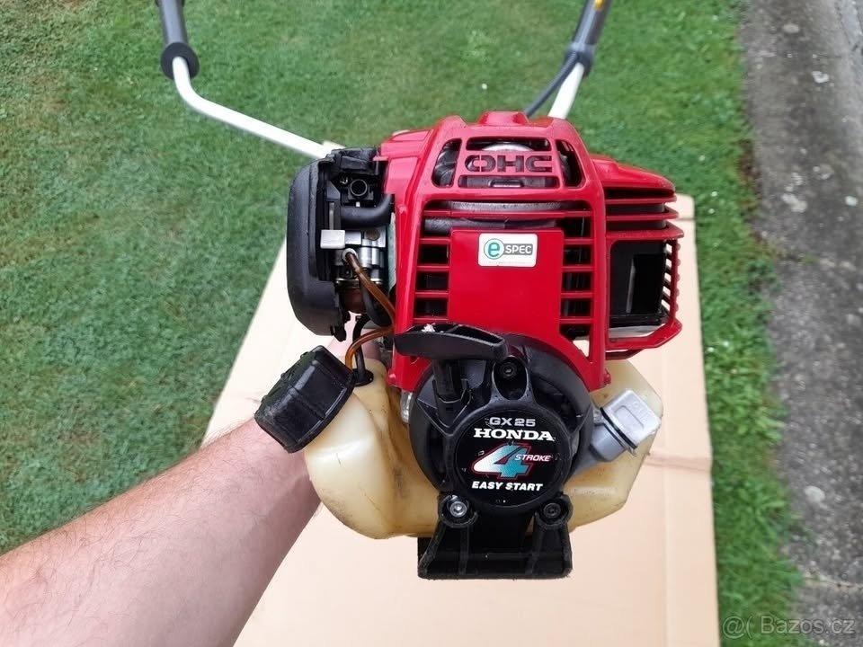 Benzínový křovinořez Honda UMK 425 - 4