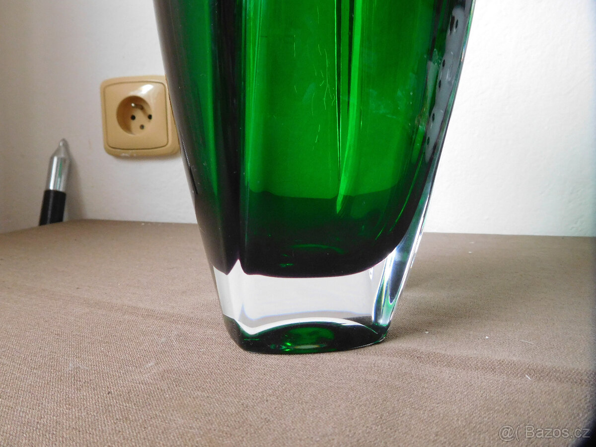 ZAJÍMAVÁ VÁZA - HUTNÍ SKLO - 4