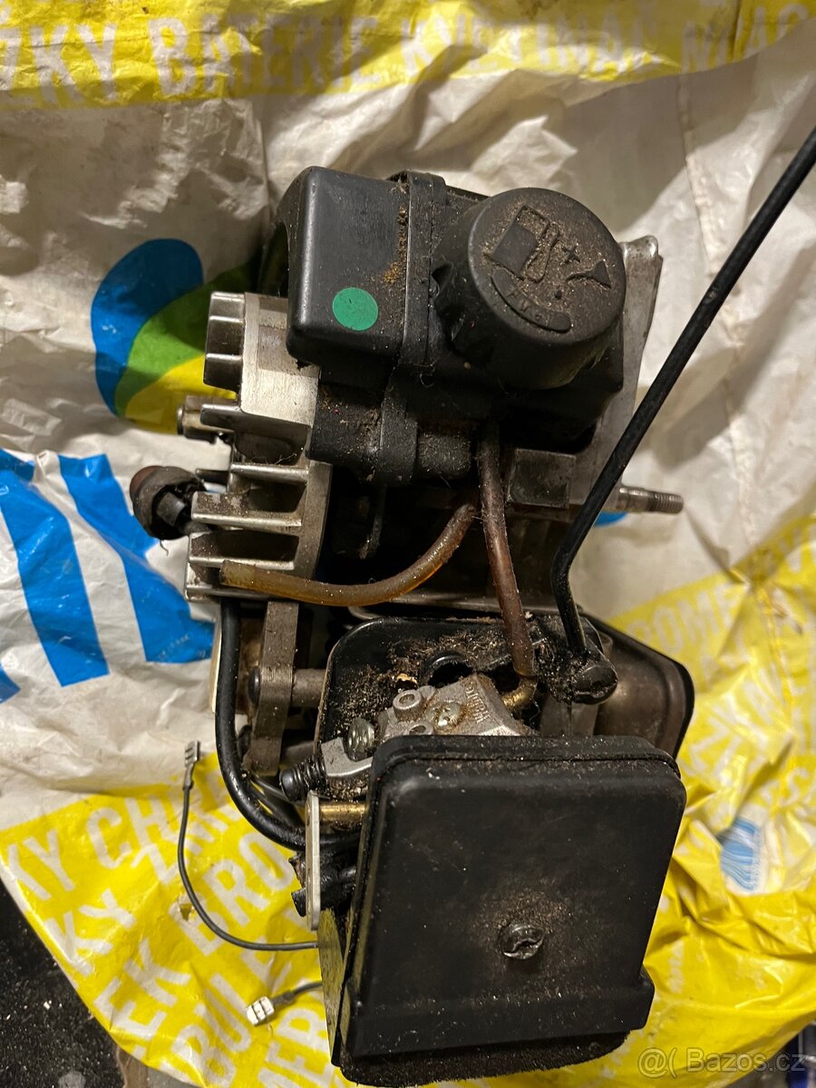 Motor z motorové pily - 4