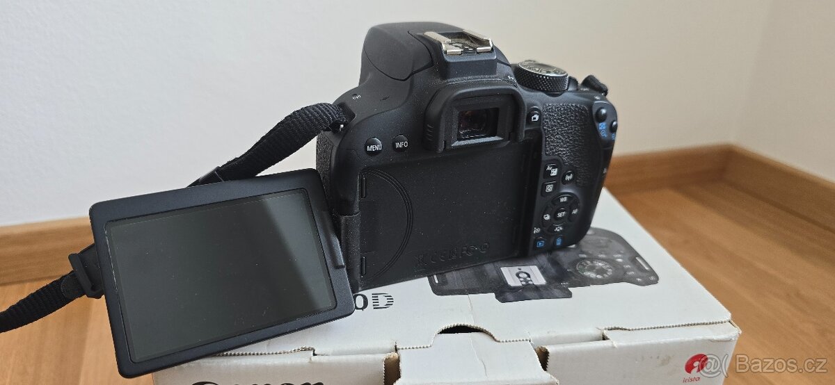 APS-C ZRCADLOVKU CANON EOS 800D - 4