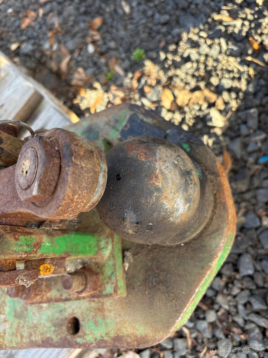 Závěs tažné plato K80 John Deere - 4