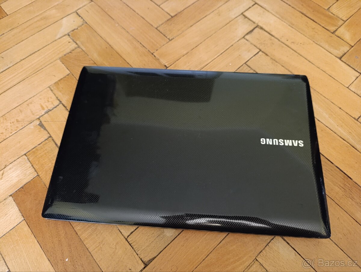 Samsung Q530 – 15,6" displej v • Intel Core i3 m370 - 4