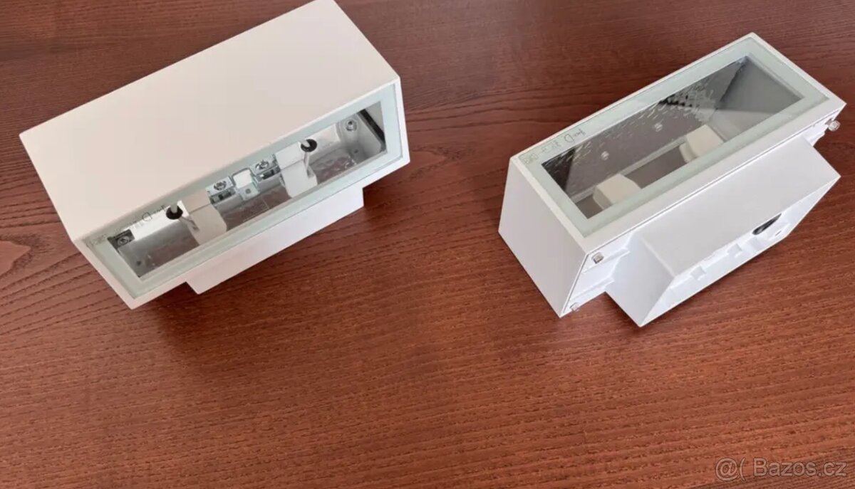 Venkovní nástěnná svítidla, kovové, skleněný kryt. - 4