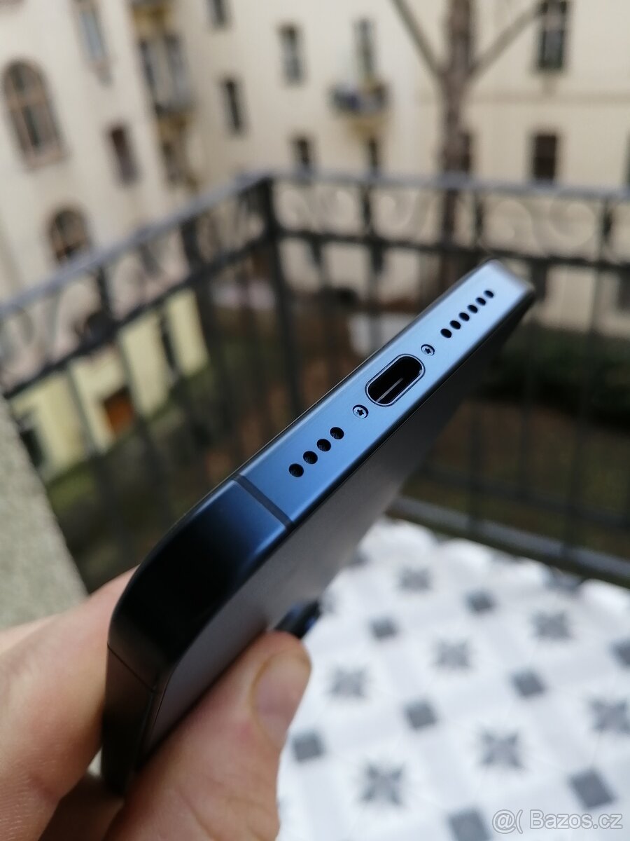 ÚPLNĚ NOVÝ - iPhone 15 pro max modrý - 4