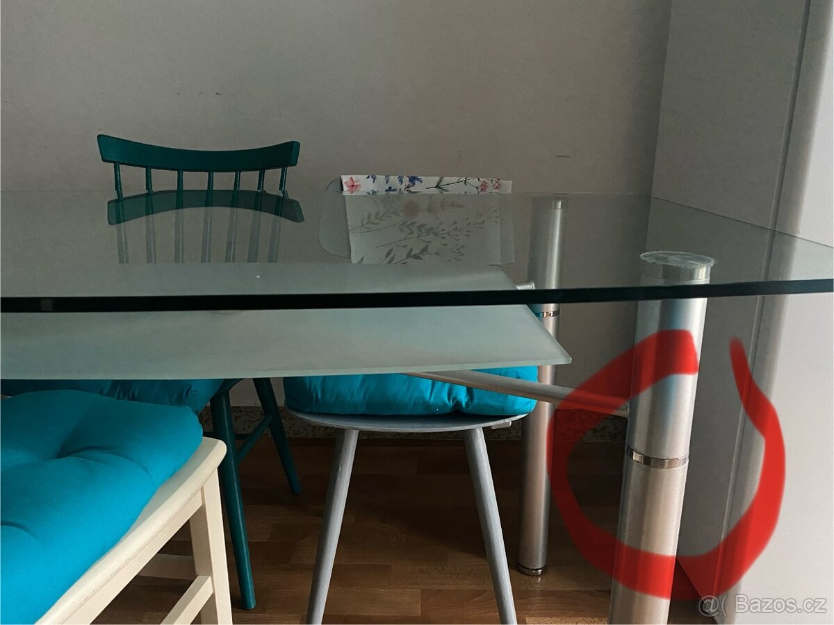 Jídelní stůl - 4