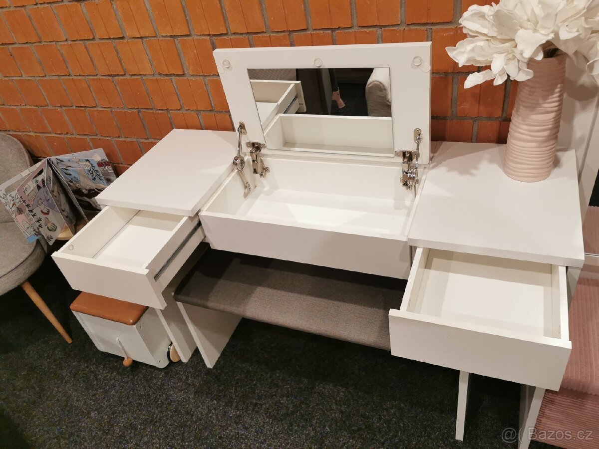 Psací nebo kosmetický stolek - 4