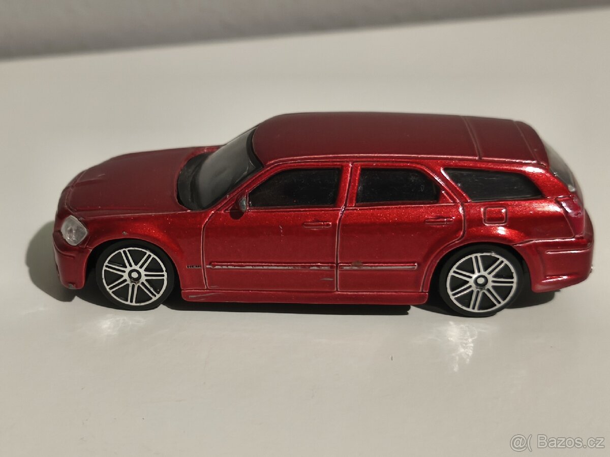 Bburago 1/43 2006 Dodge Magnum RT - 4