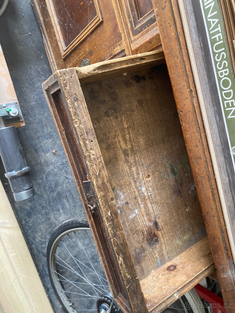 Starožitná komoda - 4