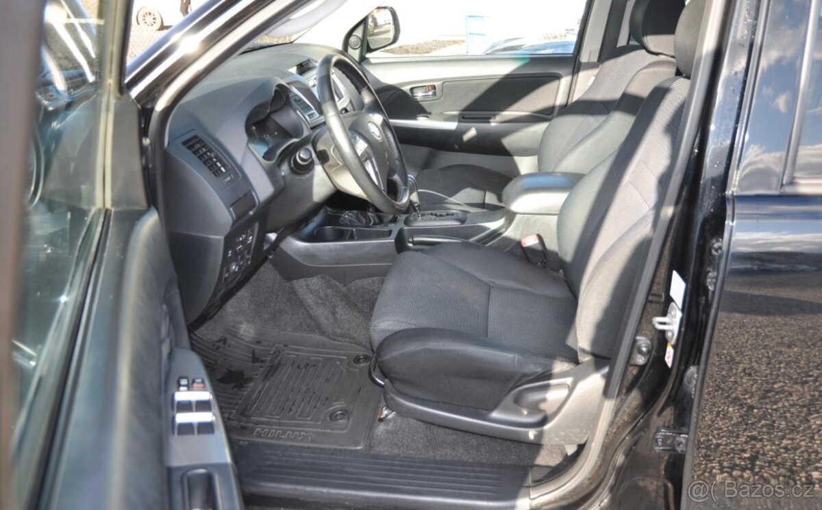 Hilux 3.0D-4D 4x4 Automat - 4