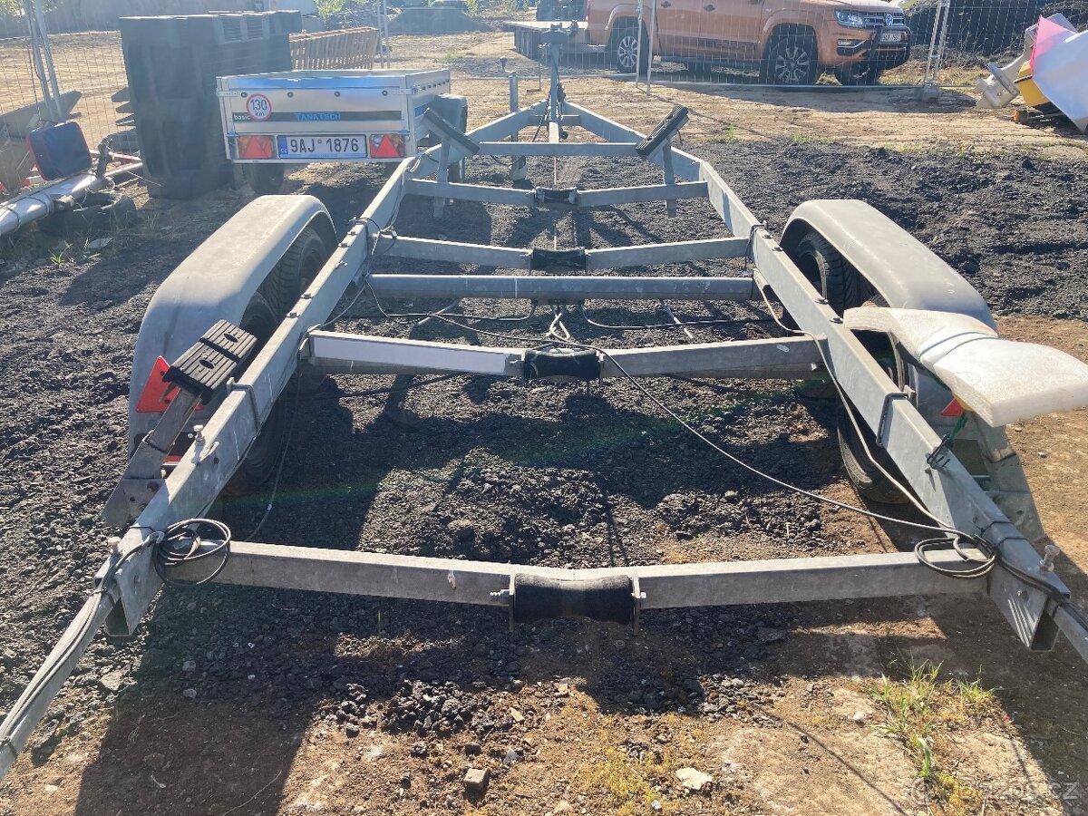 Lodní přívěs 2000kg dvounáprava