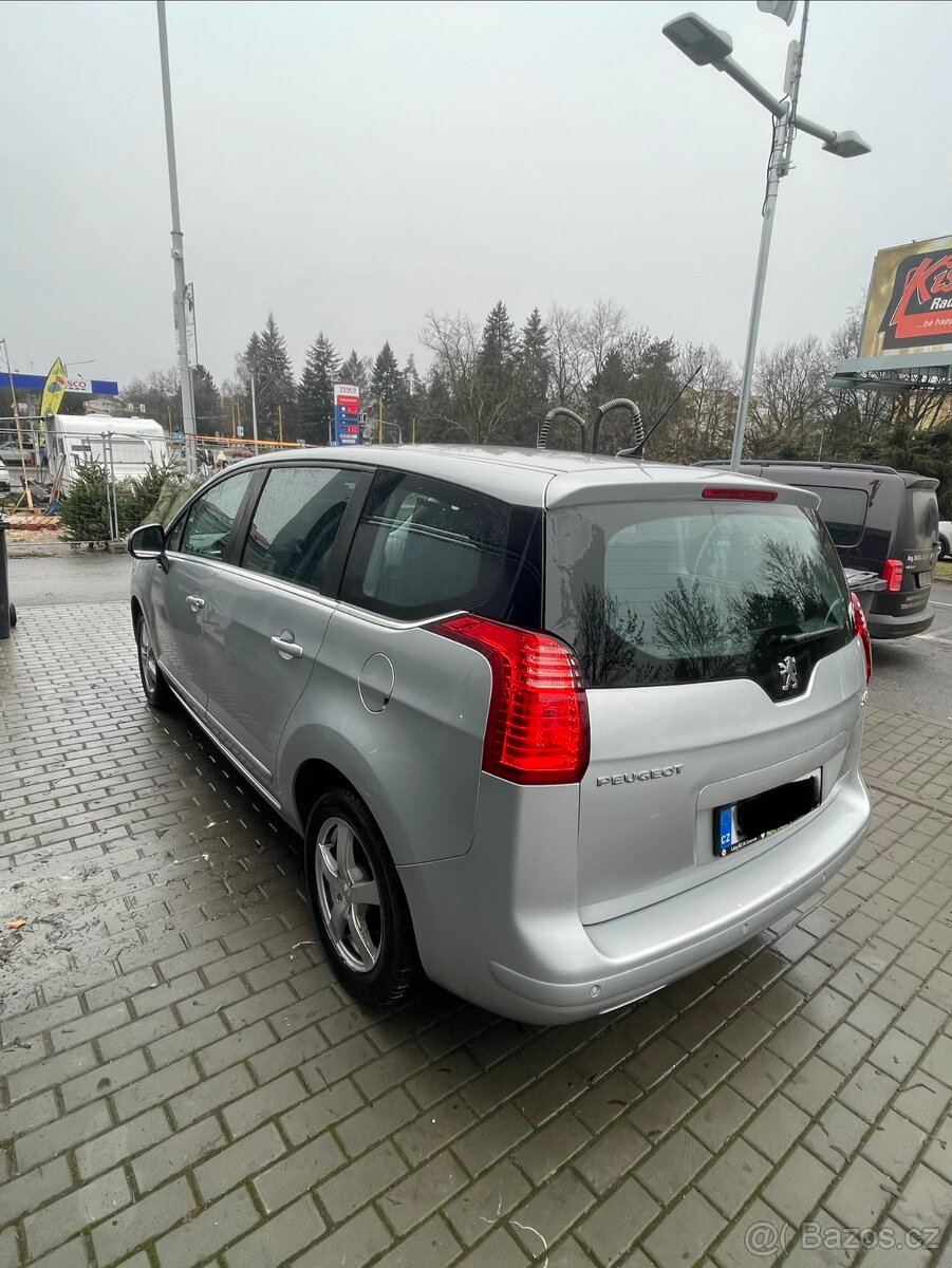 Peugeot 5008-7 míst - 4