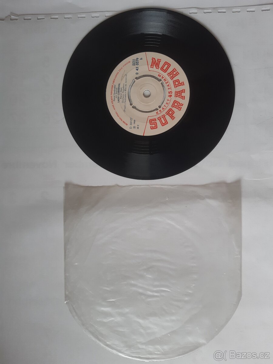 Prodám 35 ks vinylových singlů SP - 4