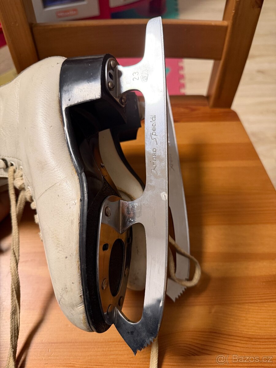 dívčí/dětské kožené brusle Botas, vel. 23 (stélka 22,5) - 4