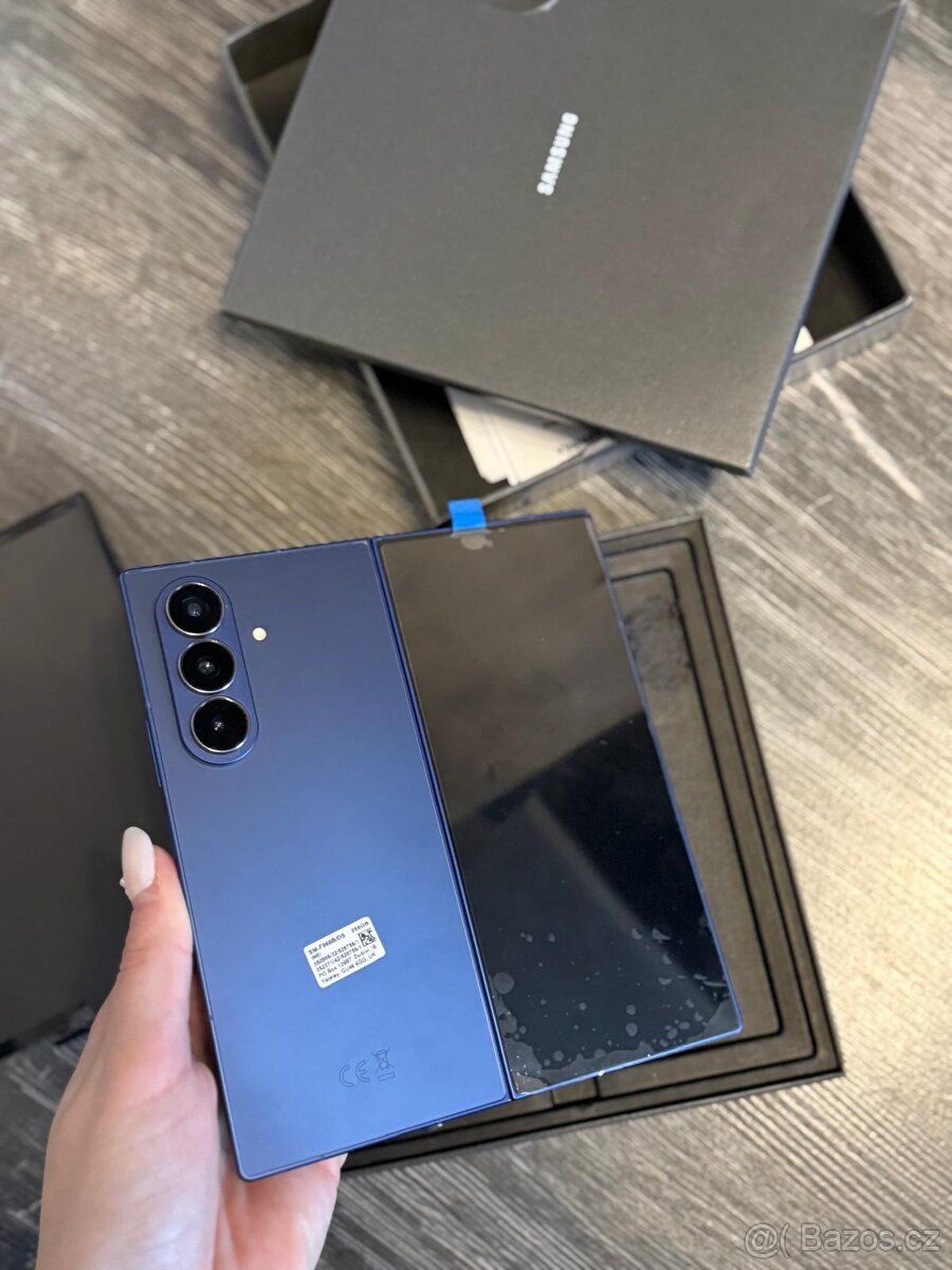 Samsung Z Fold 7 - 4