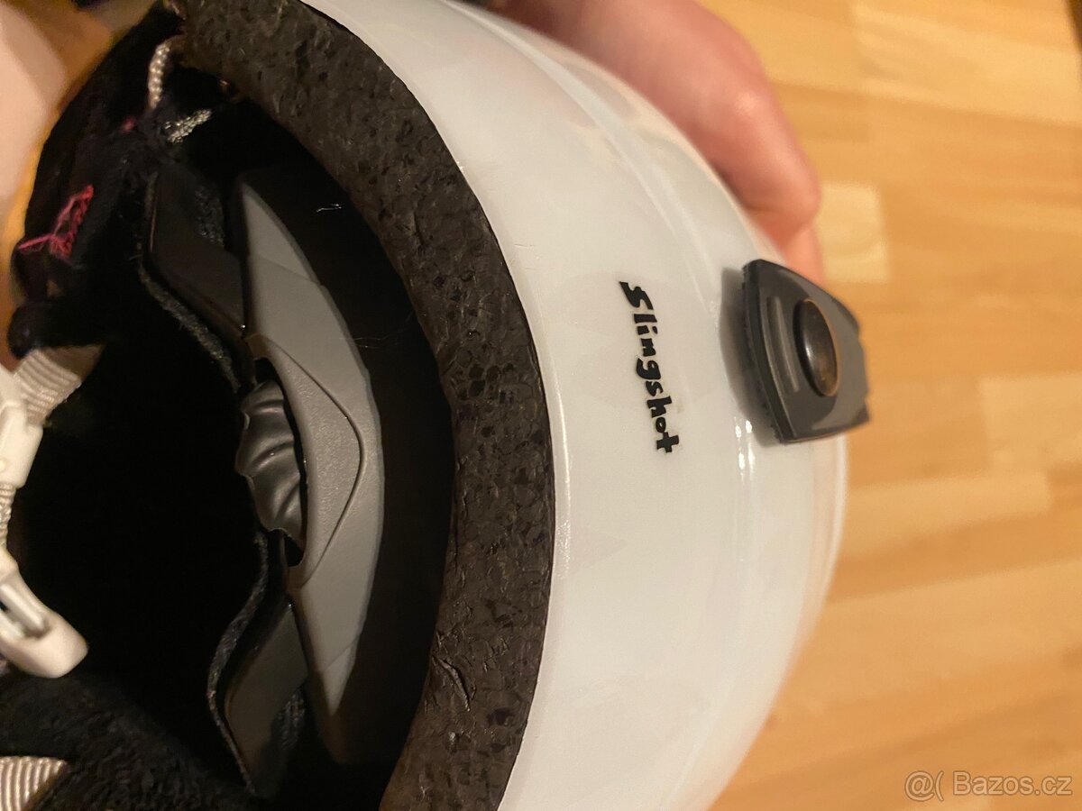 DÍVČÍ LYŽAŘSKÁ HELMA SE SRDÍČKY - 4