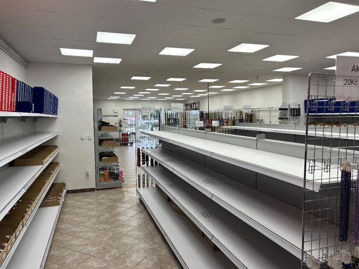 Pronajmu dlouhodobě obchodní prostory cc 550m2. Sklad,prodej - 4