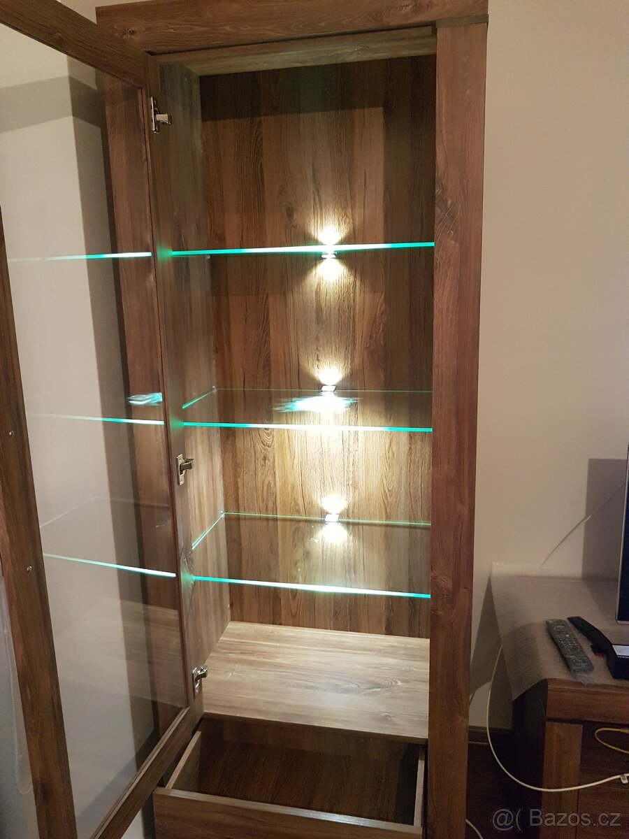 Vitrína GENT 01 - 4