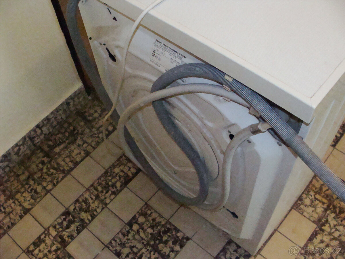 Pračka BOSCH Maxx 4 - úzká. Starší, ale pere bez problému - 4