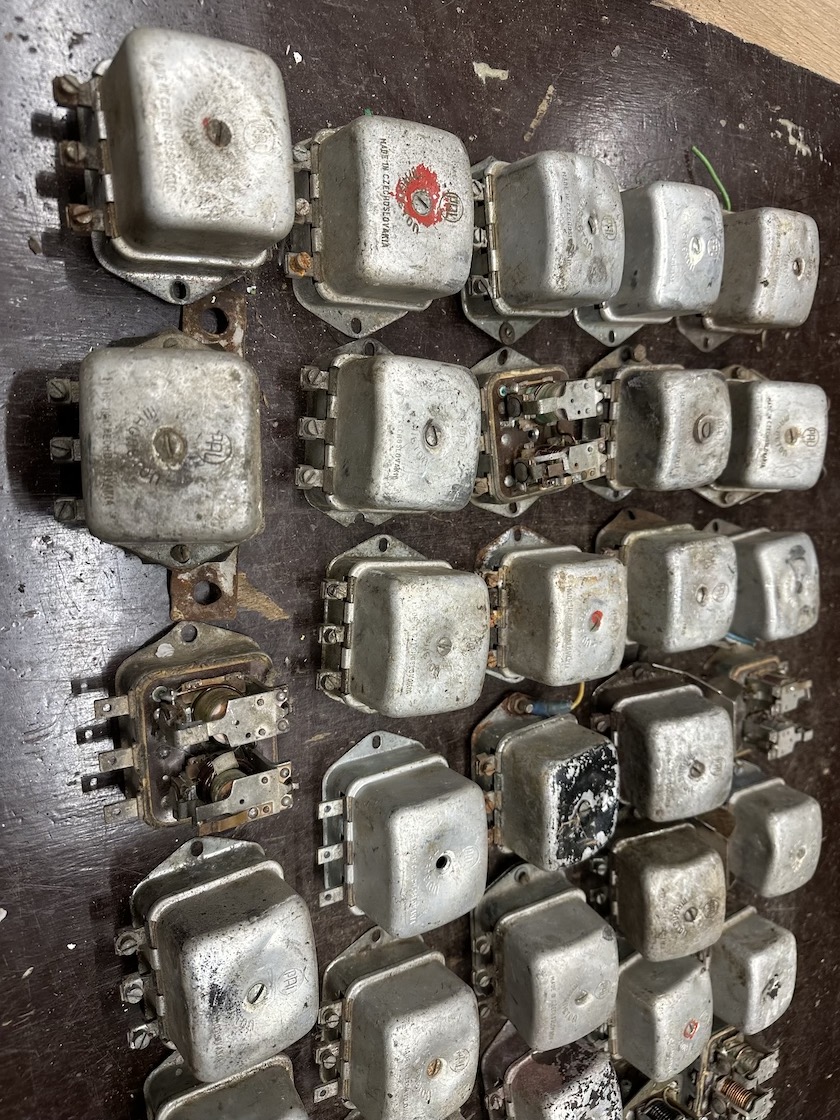 Predám skrinkový regulátor napati JAWA ČZ 175 250 35 - 4