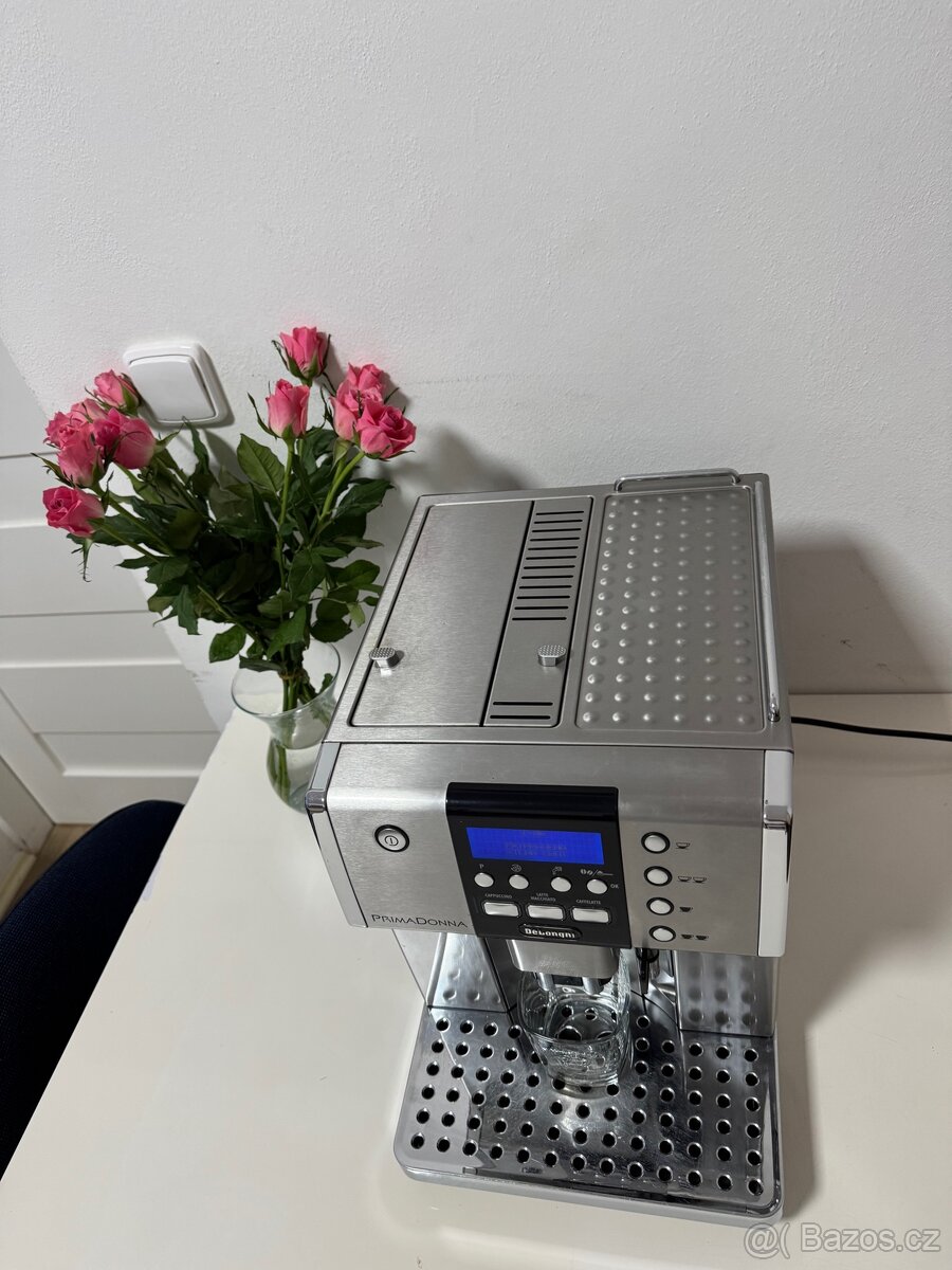 Prodám kávovar Delonghi PrimaDonna ESAM 6600 - 4