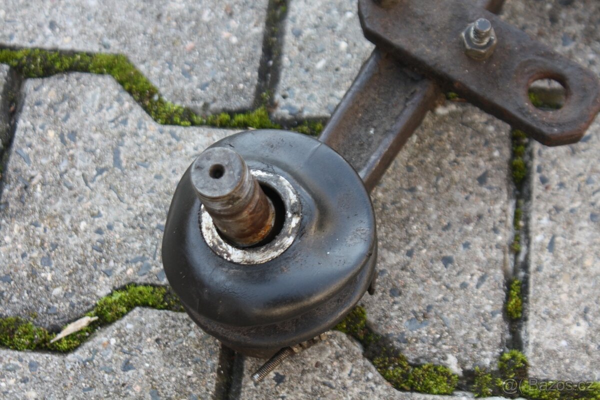 Tatra 603 - kliková ramena + přední tlumiče - 4