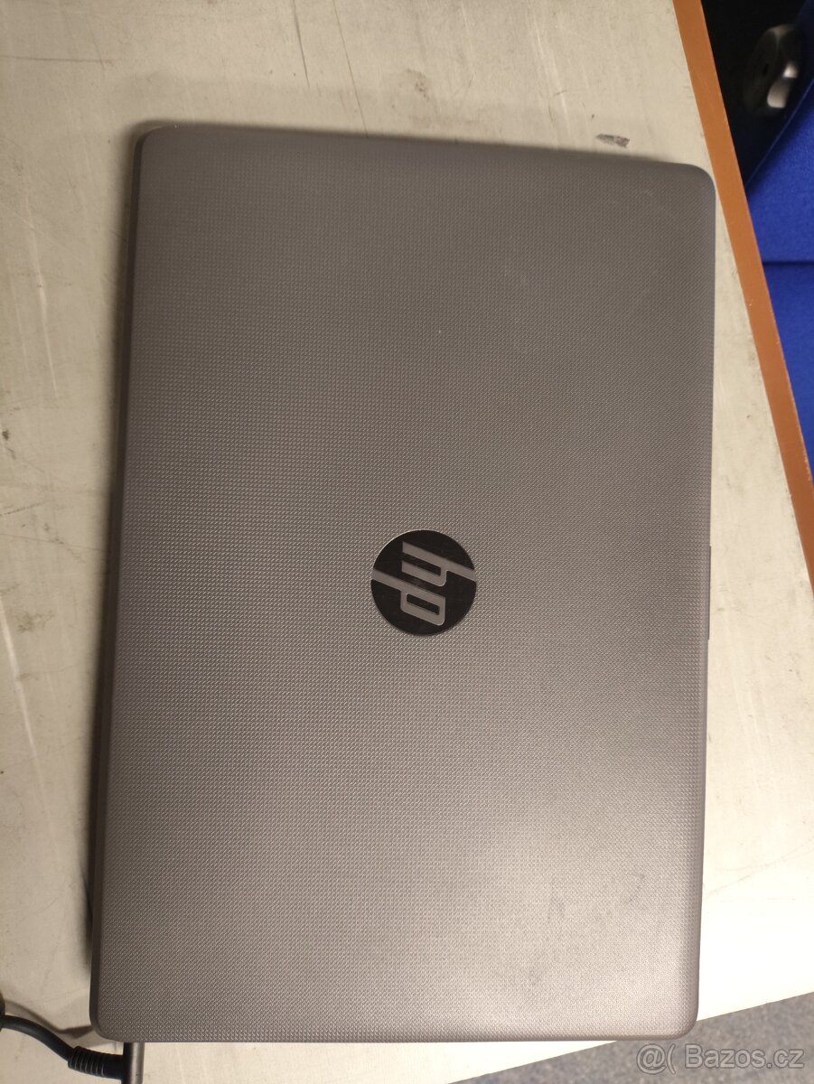 Výkonný notebook HP - 4