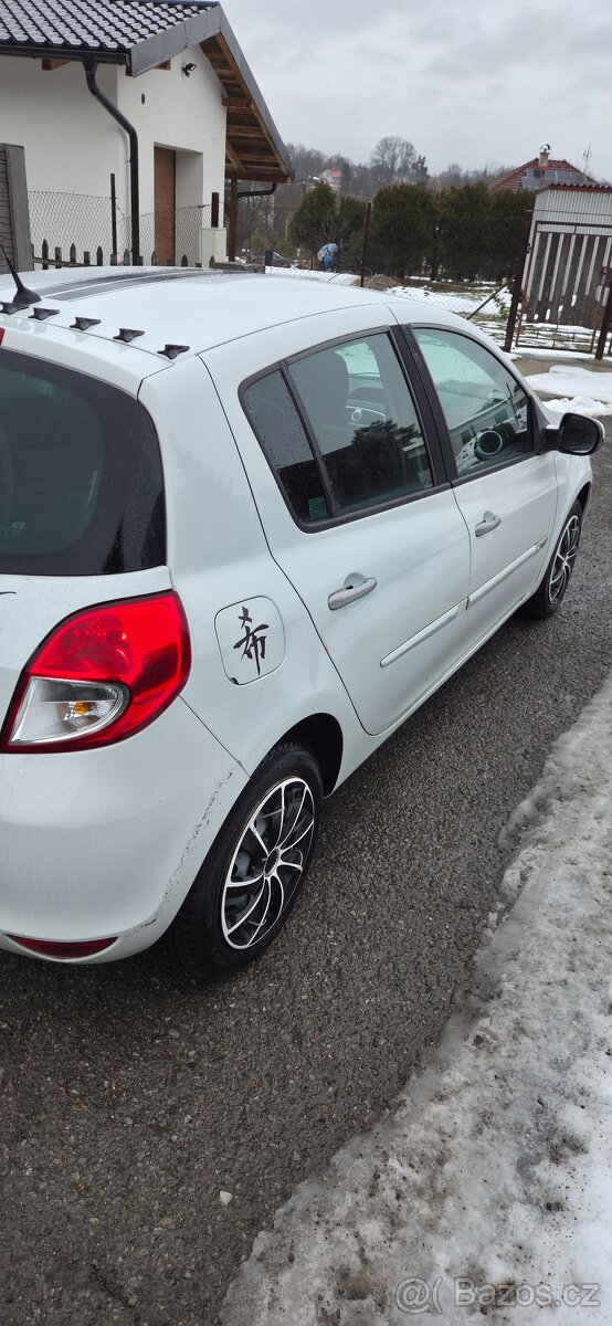 Prodávam Renault Clio III 2011 - 4