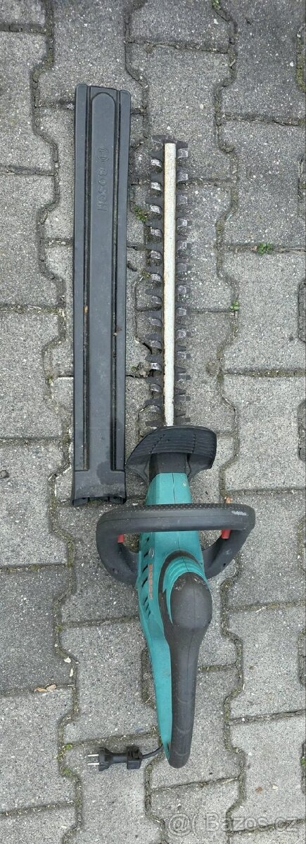 NŮŽKY NA ŽIVÝ PLOT - 4