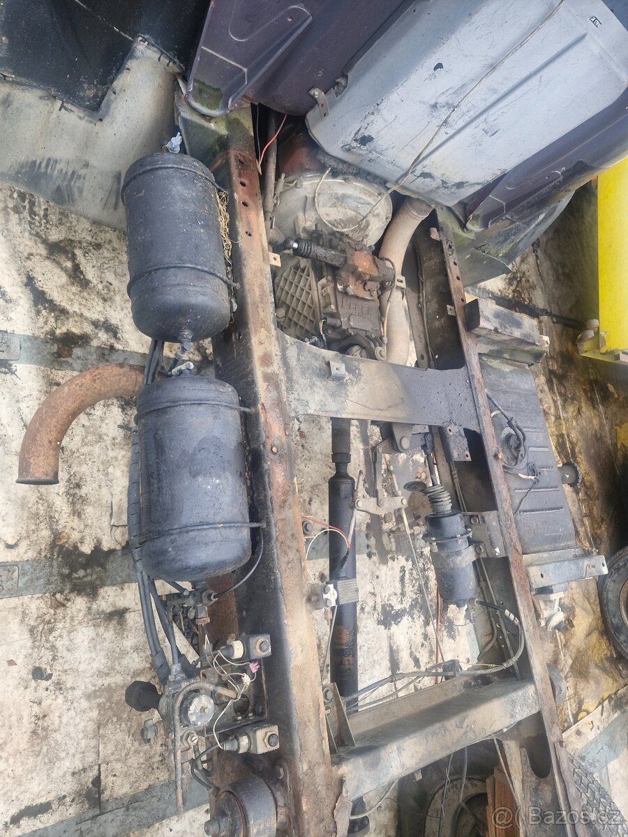 Kontejnerová avie BEZ NÁSTAVBY - 4