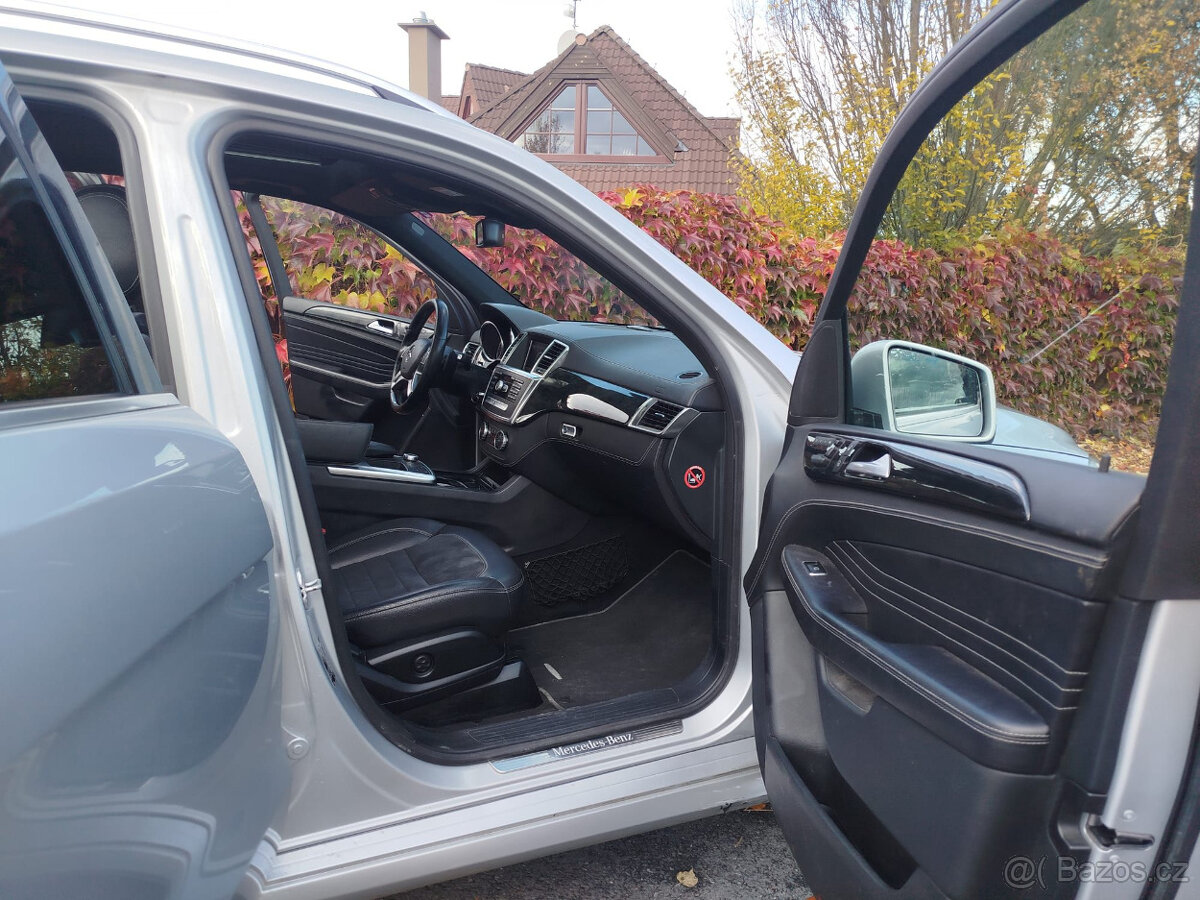 Mercedes-Benz ML 350 CDI AMG V6 4MATIC (2014) – Luxusní SUV - 4